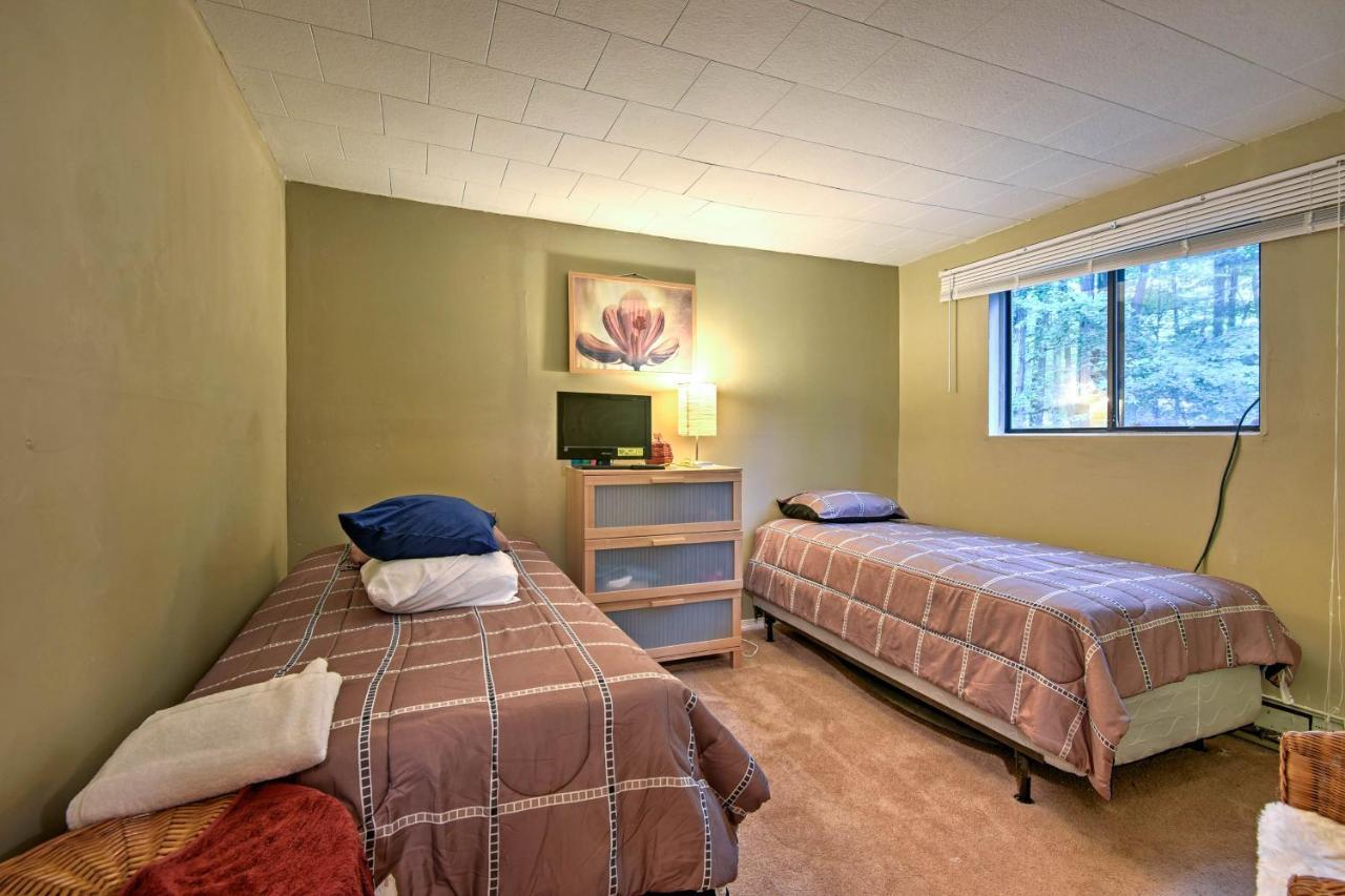 Cozy Arrowhead Lake Home With Sunroom And Pool Access! Pocono Lake Екстер'єр фото