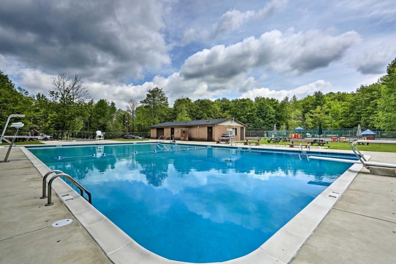Cozy Arrowhead Lake Home With Sunroom And Pool Access! Pocono Lake Екстер'єр фото